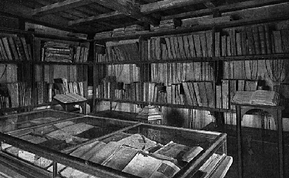 Biblioteca con Libri Antichi